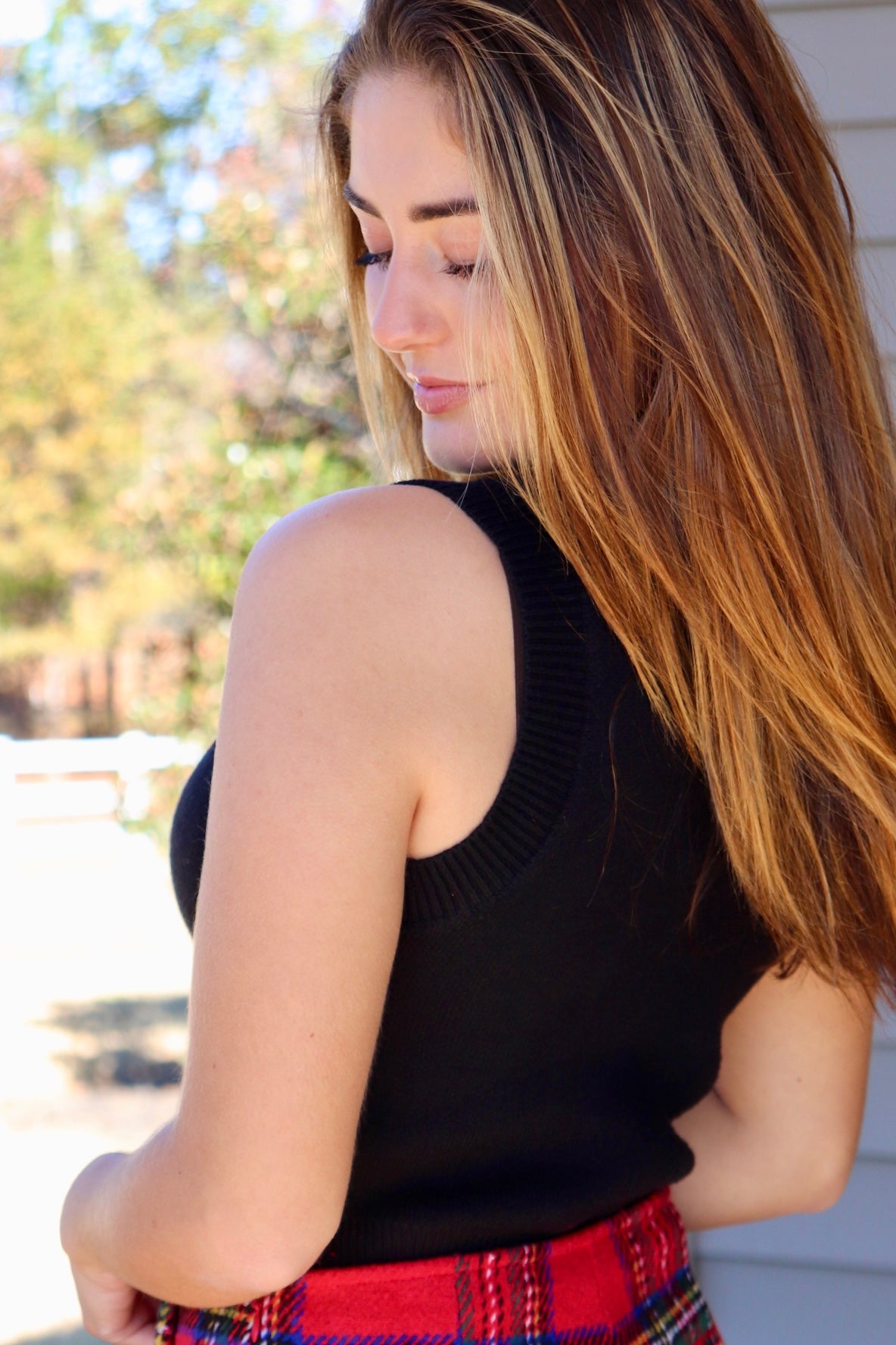 Black Sleeveless Cropped Sweater