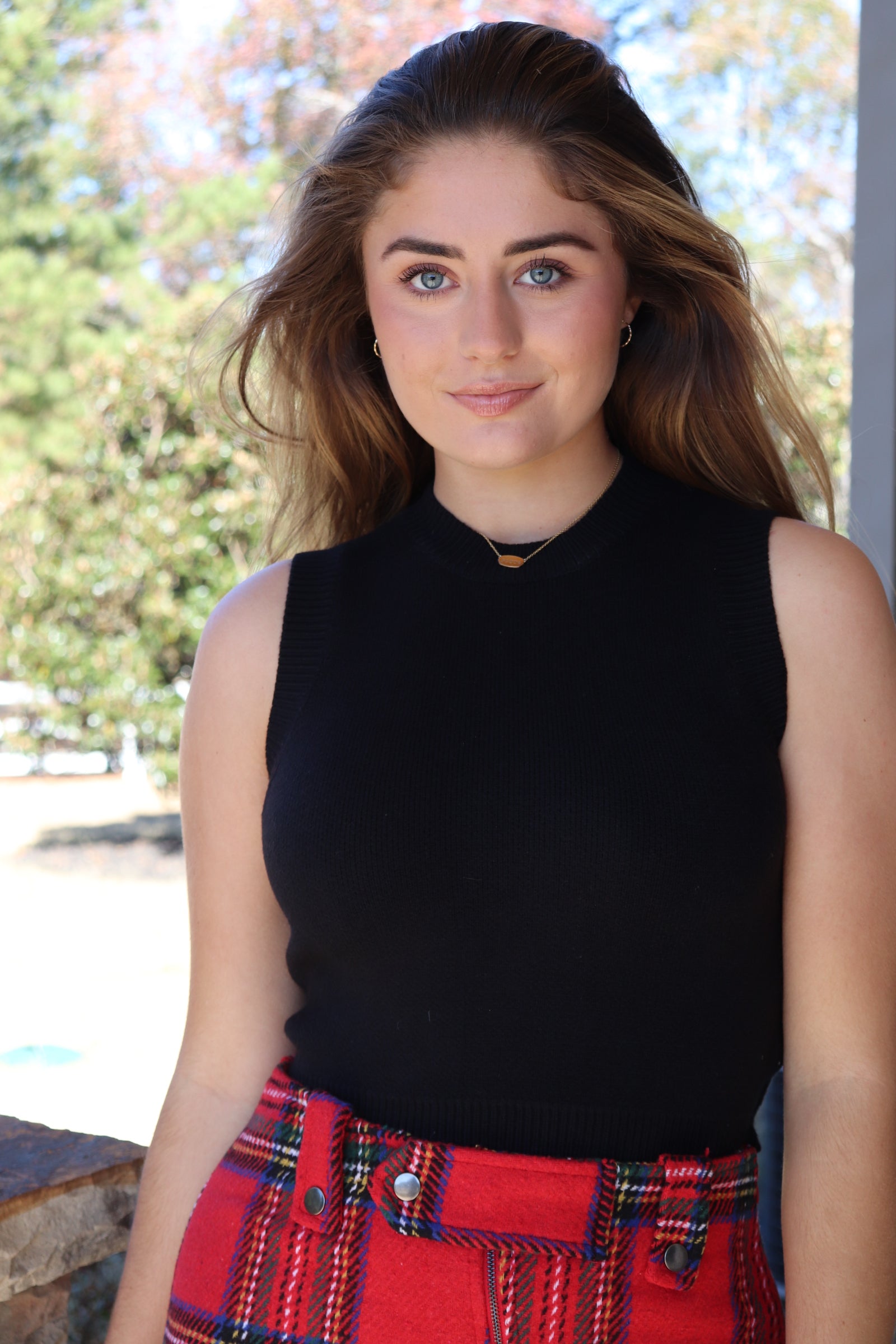 Black Sleeveless Cropped Sweater