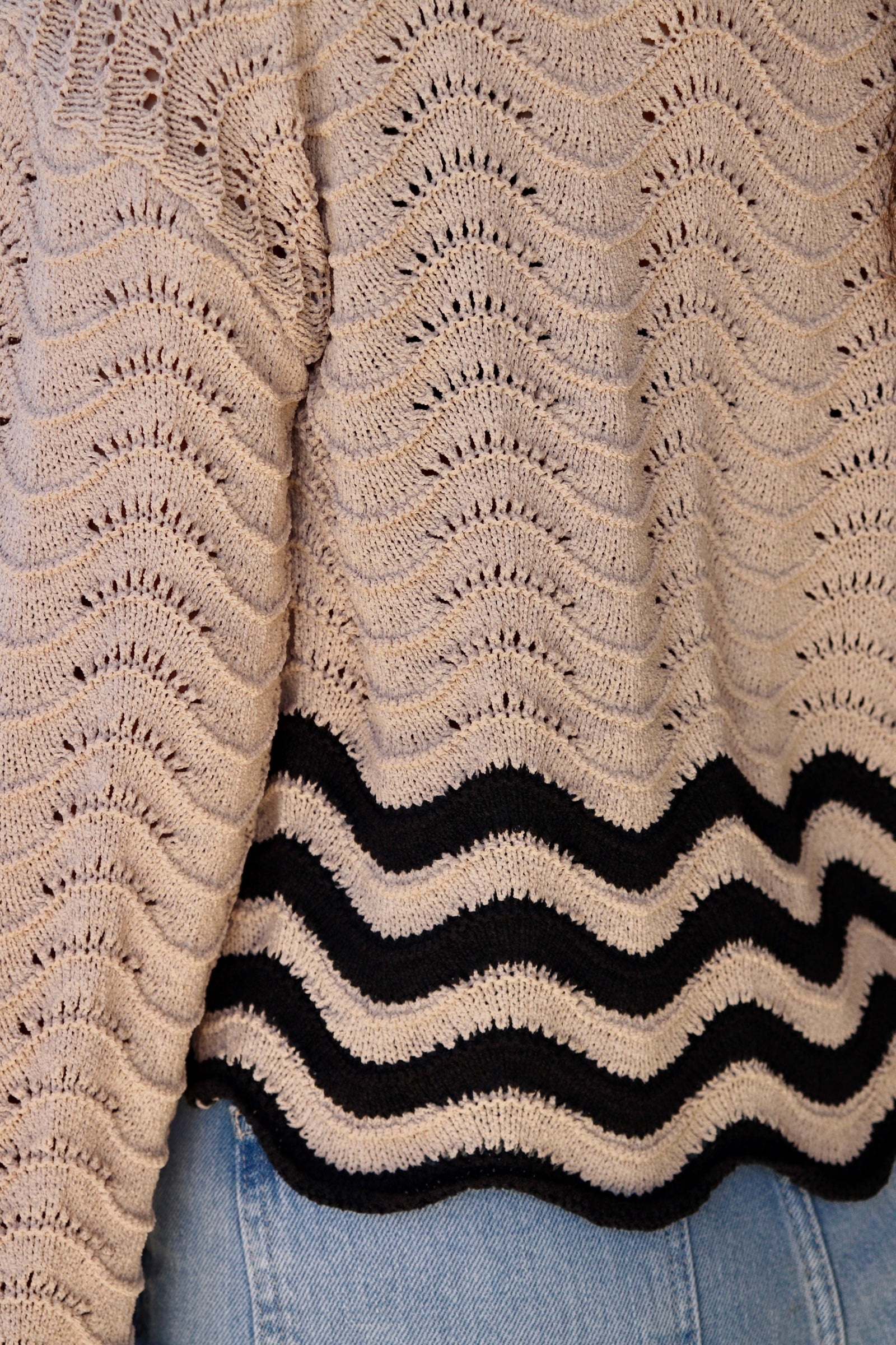 Scallop Edge Black/Sand Sweater