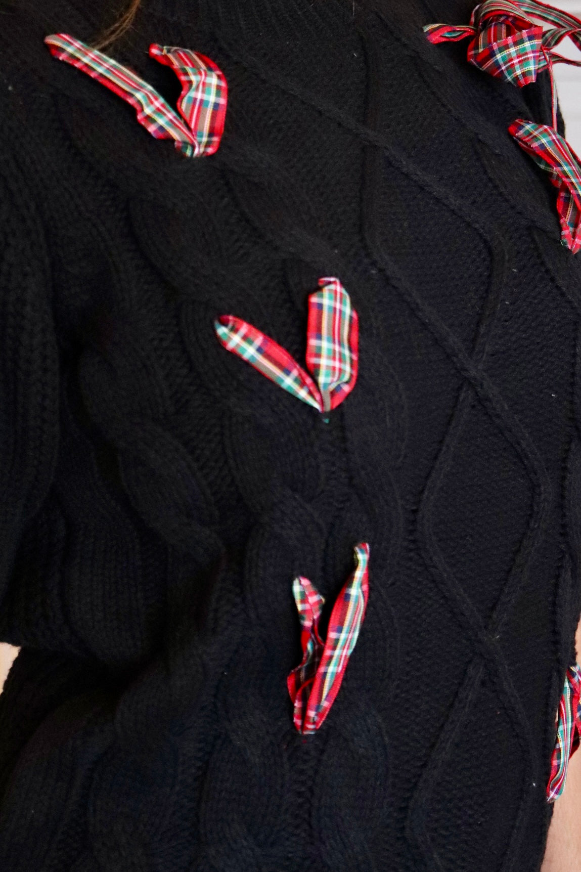 Black short sleeve Christmas Sweater with red Plaid Ribbon Detail