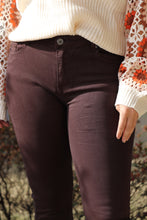 Load image into Gallery viewer, &quot;Melanie&quot; Jeans-Brown
