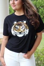 Load image into Gallery viewer, black cropped tee sequin tiger
